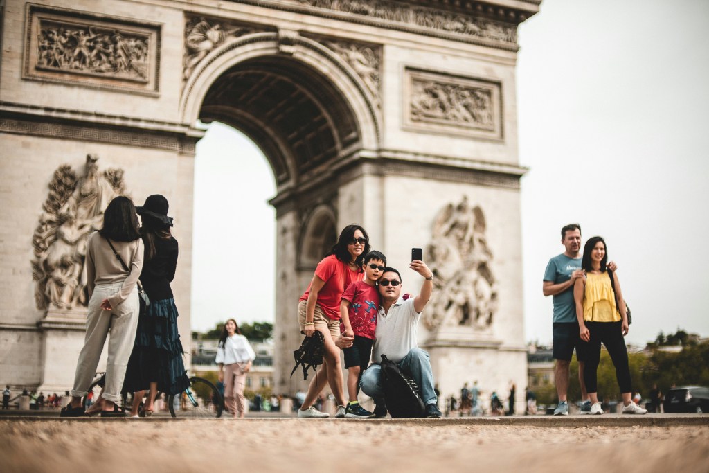 Turismo internacional recupera níveis pré-pandemia em&nbsp;2024