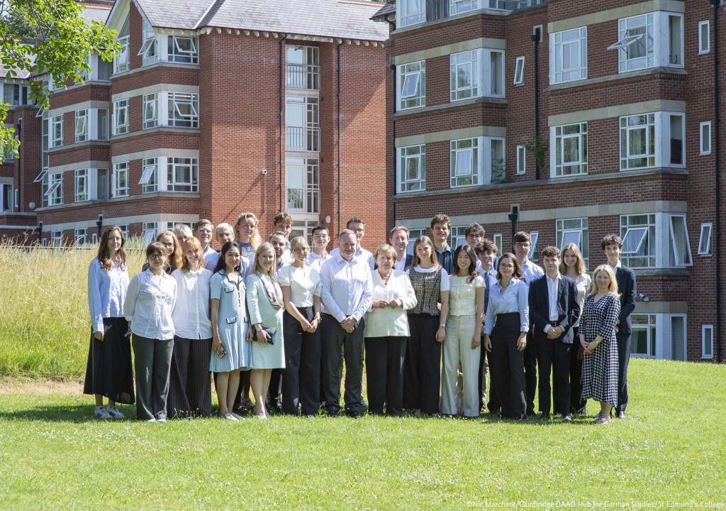 Angela Merkel, antiga Chanceler alemã, recebe Doutor Honoris Causa em&nbsp;Londres